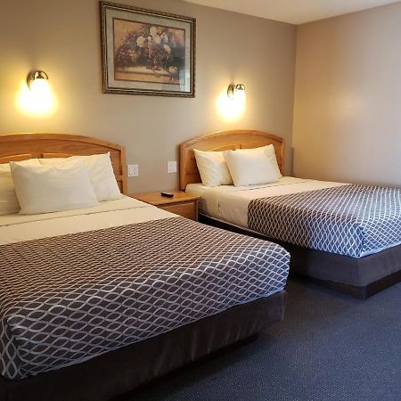 Lamplighter Inn Three Hills Екстер'єр фото