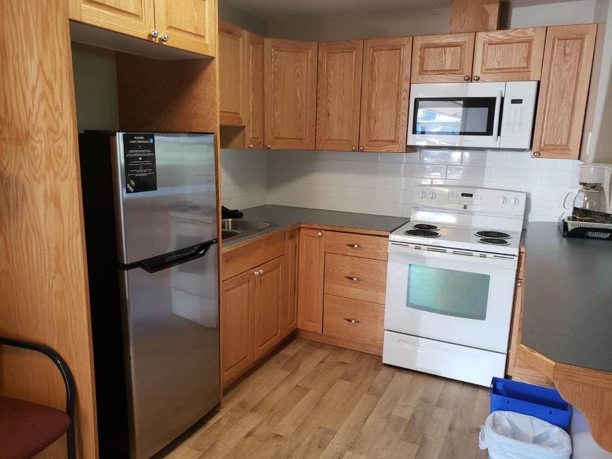 Lamplighter Inn Three Hills Екстер'єр фото