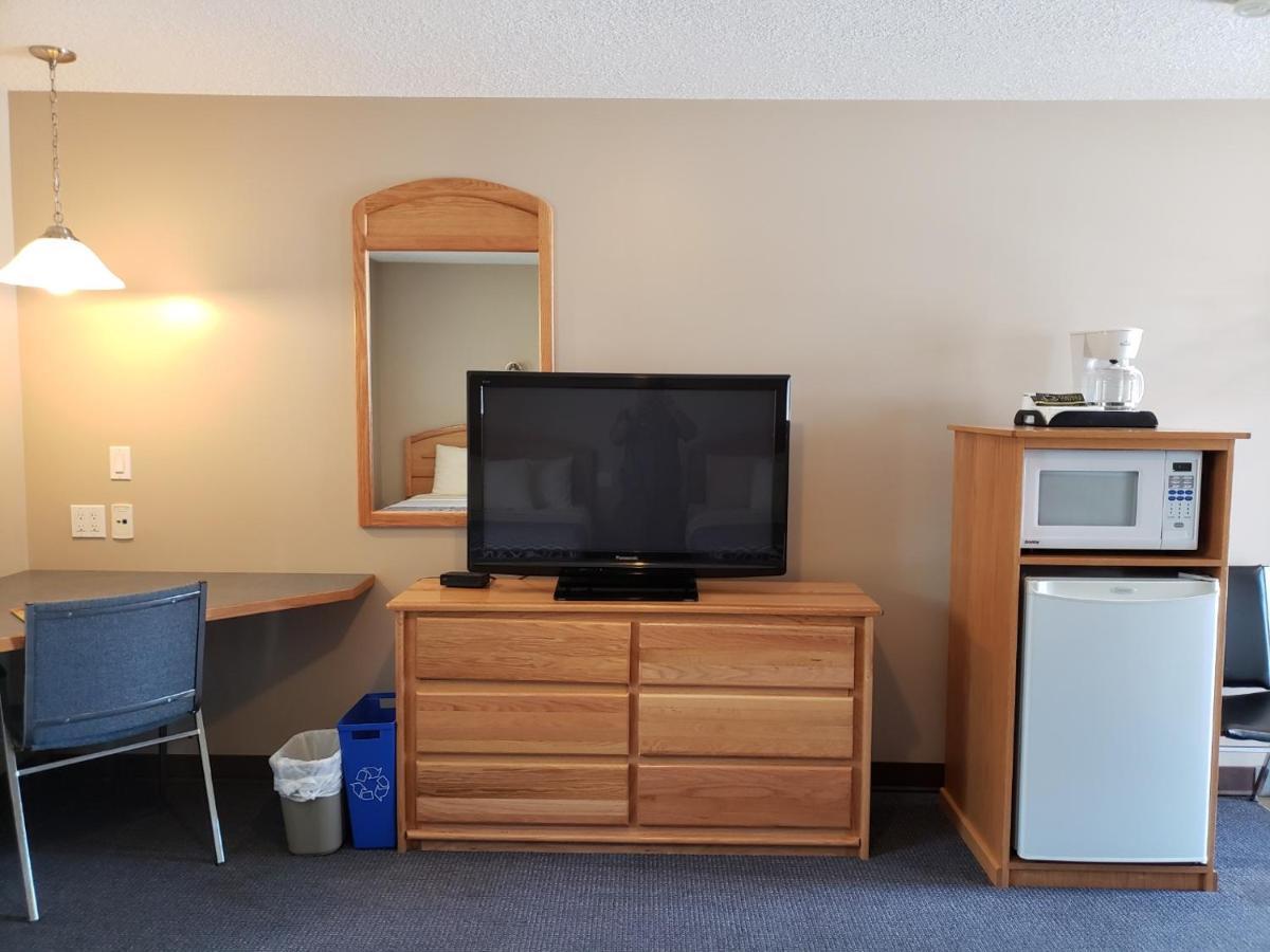 Lamplighter Inn Three Hills Екстер'єр фото