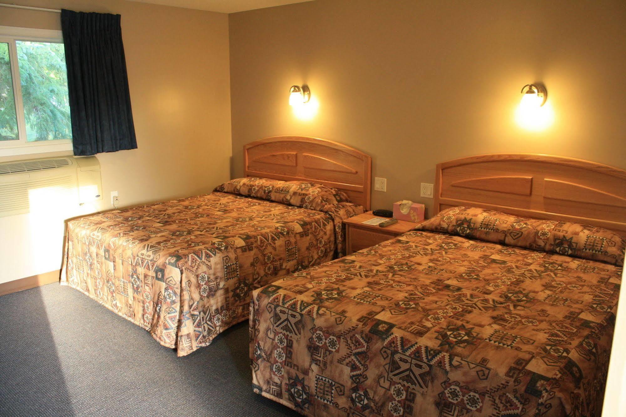 Lamplighter Inn Three Hills Екстер'єр фото